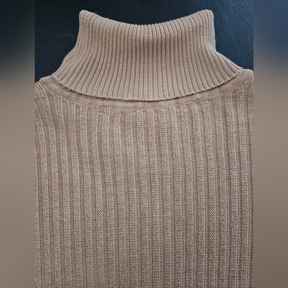 Vintage - Silk "Out of the Blue" Tan Knit Turtleneck - Size M - Picture 5 of 6